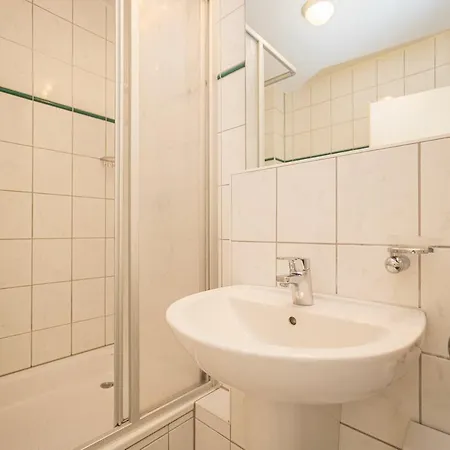 2 Im Eg Haus Stranddistel, Geschmackvoll Eingerichtete Fur 2 Personen In Apartman Zingst